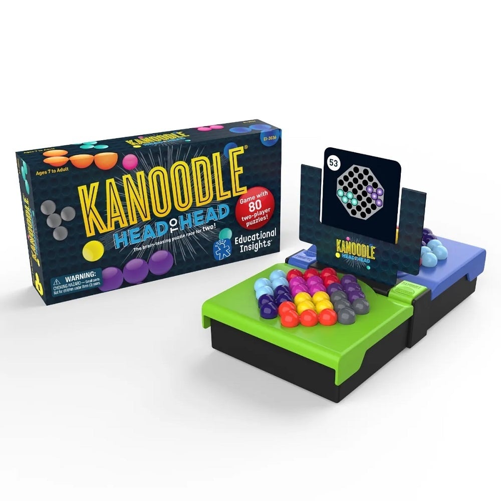 Head-to-head puzzle board game with colored pegs on green and blue bases