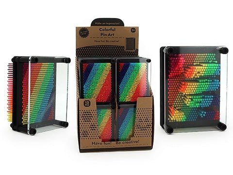 Rainbow plastic pin art board 12.7 x 9.5 cm with multi-color pins