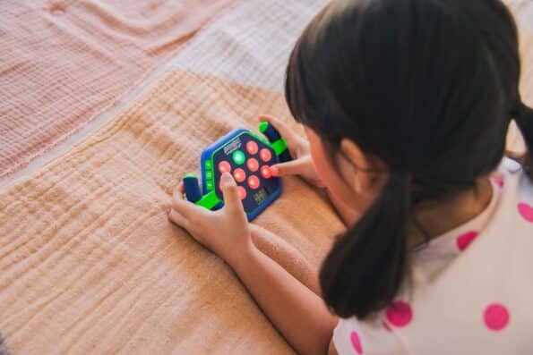 Educational Insights – Brain Bolt Boost Electronic Memory Game